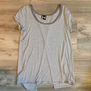 H by Bordeaux Tops - Split back H by Bordeaux tee H by Bordeaux Tops - Split back H by Bordeaux tee